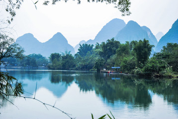 《远离尘嚣》说明了什么