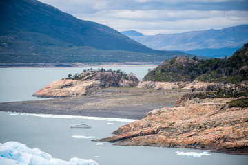 张杰的新歌《看月亮爬上来》歌词