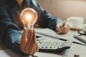 张杰的新歌《看月亮爬上来》歌词