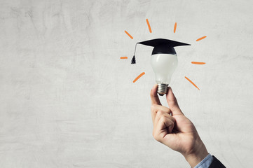 《远离尘嚣》说明了什么