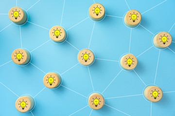 张杰的新歌《看月亮爬上来》歌词