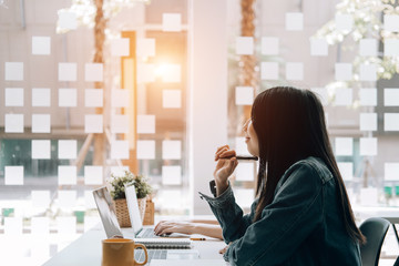 《远离尘嚣》说明了什么