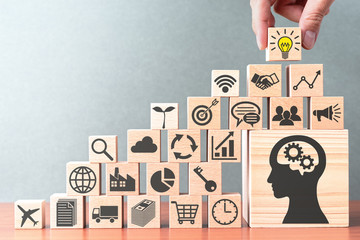 张杰的新歌《看月亮爬上来》歌词