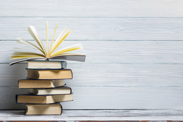 张杰的新歌《看月亮爬上来》歌词