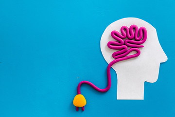 《远离尘嚣》说明了什么