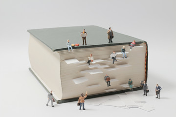 《远离尘嚣》说明了什么