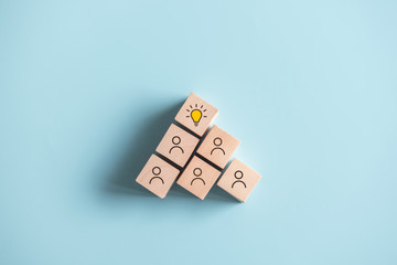 张杰的新歌《看月亮爬上来》歌词