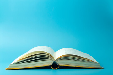 张杰的新歌《看月亮爬上来》歌词