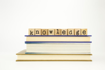 《远离尘嚣》说明了什么