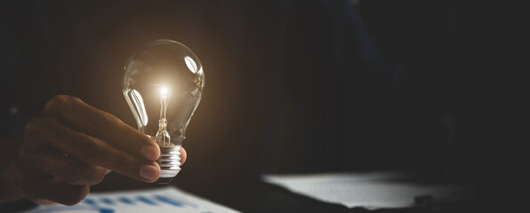 张杰的新歌《看月亮爬上来》歌词