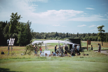 《远离尘嚣》说明了什么