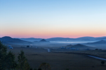《远离尘嚣》说明了什么