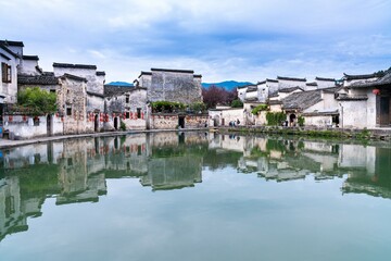 《远离尘嚣》说明了什么