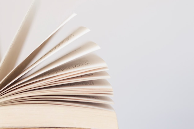 《远离尘嚣》说明了什么