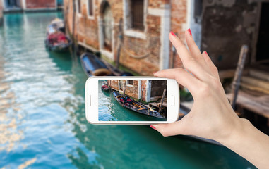 《远离尘嚣》说明了什么