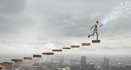 张杰的新歌《看月亮爬上来》歌词