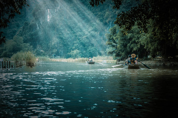 《远离尘嚣》说明了什么